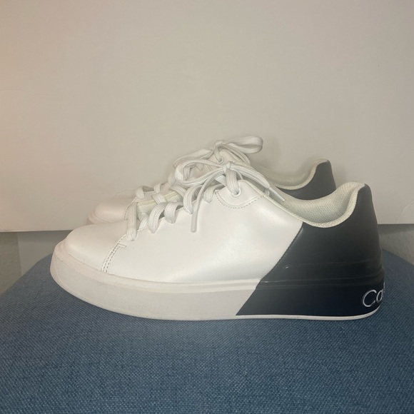 CALVIN KLEIN Blakee Colorblock Sneakers in Women size 10 - Picture 3 of 13
